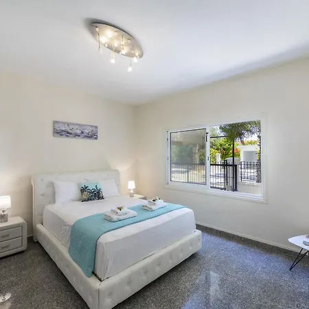 Pervolia Seaside Mansion 7 *
