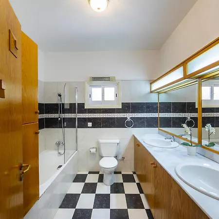 Villa Pervolia Seaside Mansion 7 *