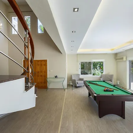 Villa Pervolia Seaside Mansion 7 *