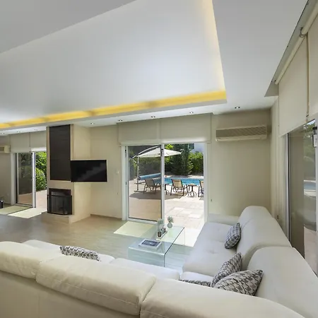 Pervolia Seaside Mansion 7 Meneou