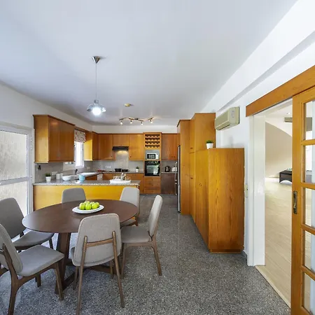 Pervolia Nirides Seaside Mansion 7 * Λάρνακα