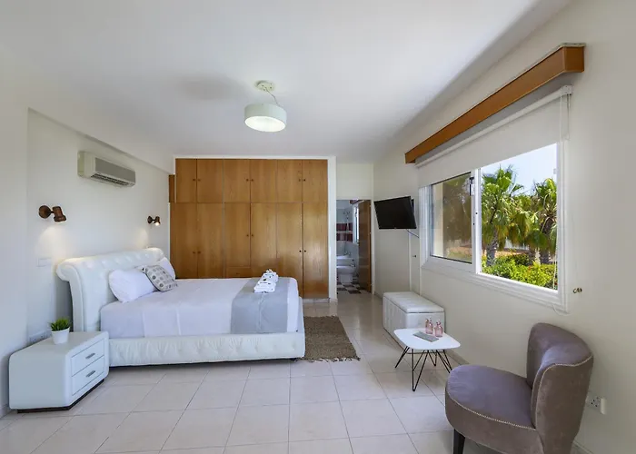 Pervolia Nirides Seaside Mansion 7 * Λάρνακα