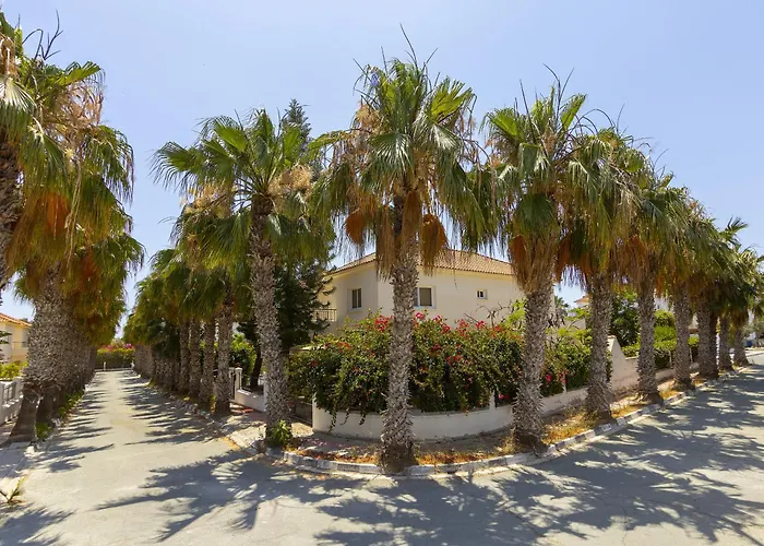 Pervolia Nirides Seaside Mansion 7 * Larnaca