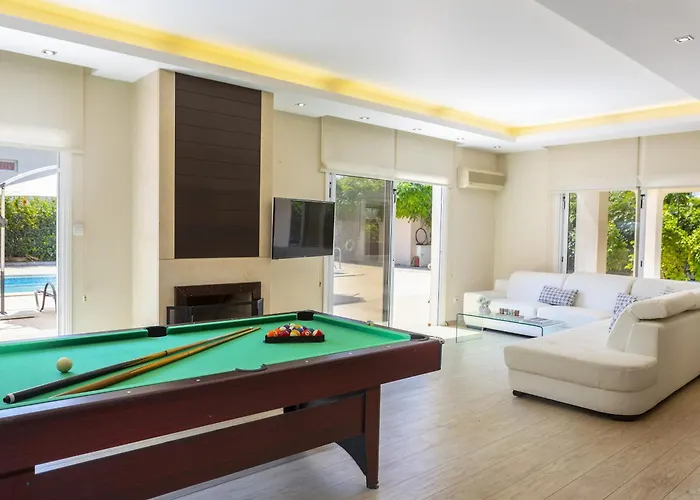 Vila Pervolia Nirides Seaside Mansion 7 Larnaca